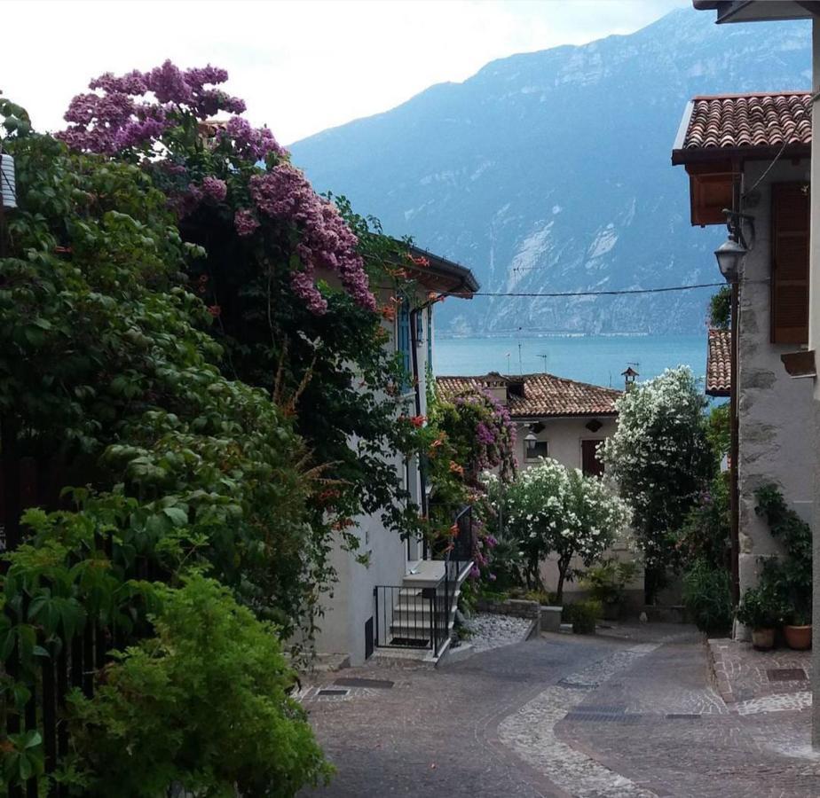 Alice Nel Paese Delle Meraviglie Gavardo Exterior foto